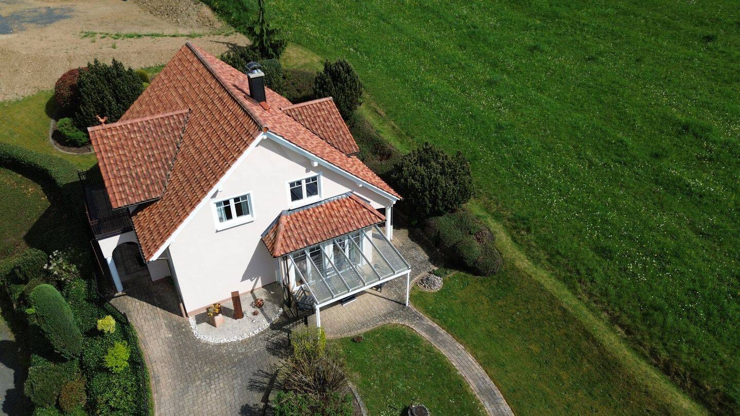 Charmantes "Schlösschen" auf kleiner Anhöhe mit Weitsicht und separatem Garagenhaus – Limbach – Vorschaubild 9