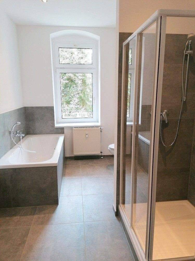 !! großer Balkon, sanierte 2-Zimmer mit Wanne und Dusche im Lutherviertel !! – Chemnitz – Vorschaubild 2