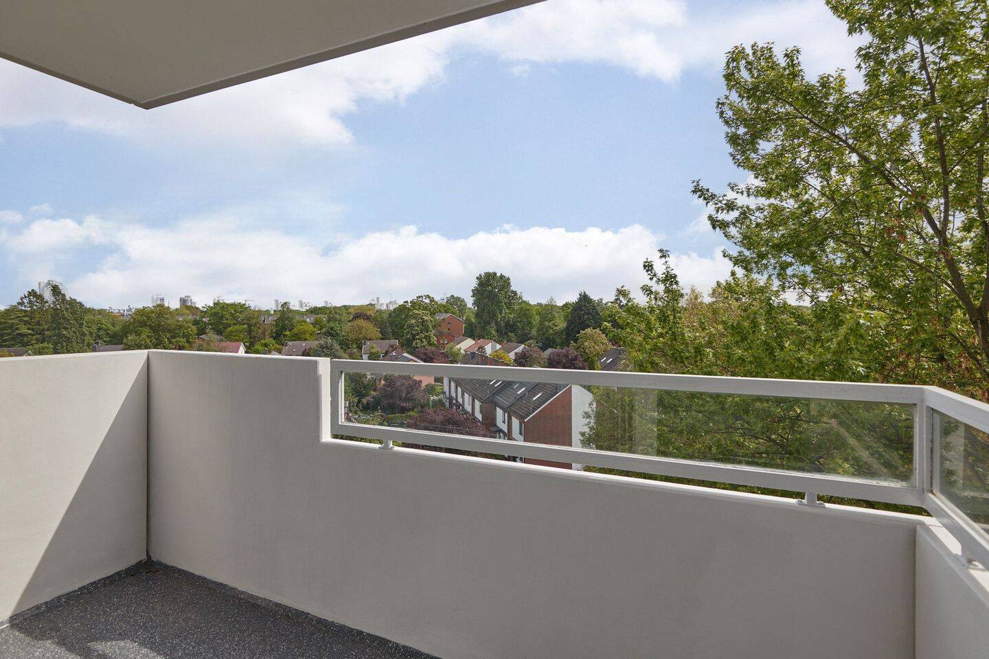 Ohne Käuferprovision! Renovierte & bezugsfertige Eigentumswohnung mit Südbalkon, Aufzug & Stellplatz – Bremen – Vorschaubild 3
