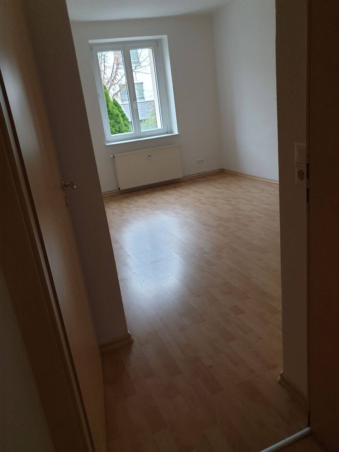 2 Raumwohnung im Erdgeschoss / Laminatböden / Tageslichtbad mit Wanne ! – Leipzig – Vorschaubild 6
