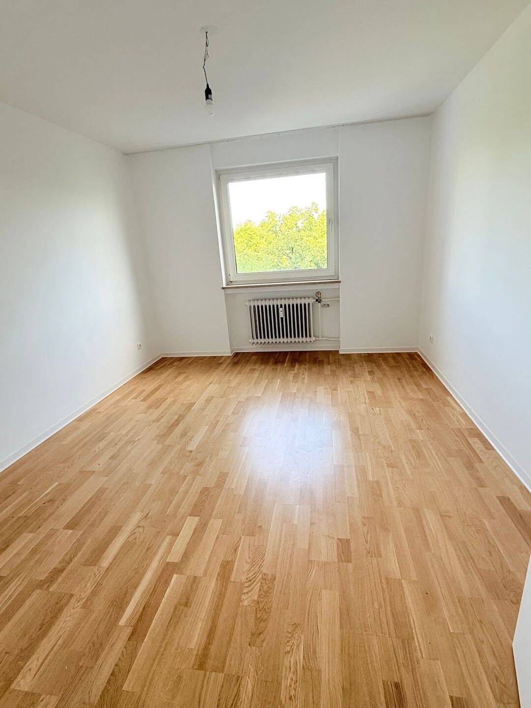 Großzügige 3-Zimmer-Wohnung mit neuer Einbauküche und Balkon – München – Vorschaubild 5