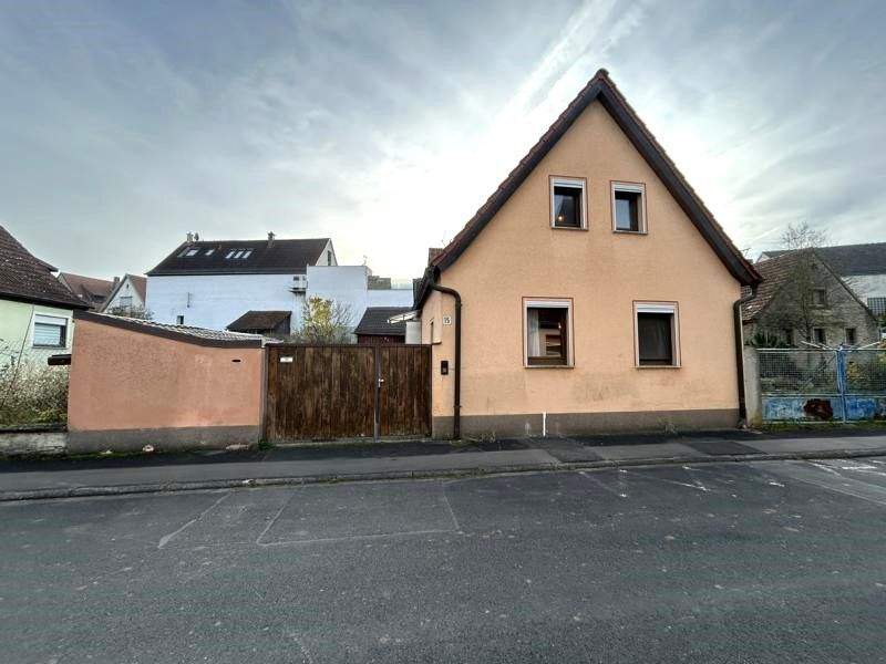 Handwerk gefragt! Kleines Bauernhaus mit Entwicklungspotenzial – Volkach – Bild 1 von 9