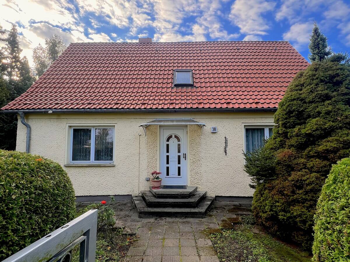FINALER PREIS|1.056m² Sonnengrundstück in Südlage, charmante Einfamilienhaus, Garage, Nebengelass