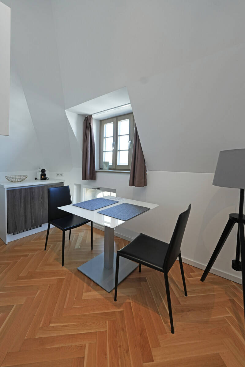 *Deluxe Suite - Möbliertes Galerie-Apartment in bester City Lage* – München – Vorschaubild 8