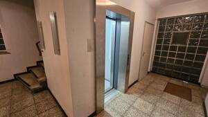 Neu renovierte 2,5-Zimmer-Wohnung mit Aufzug in bester Lage von Duisburg-Duissern – 47058 Duisburg – Vorschaubild 2