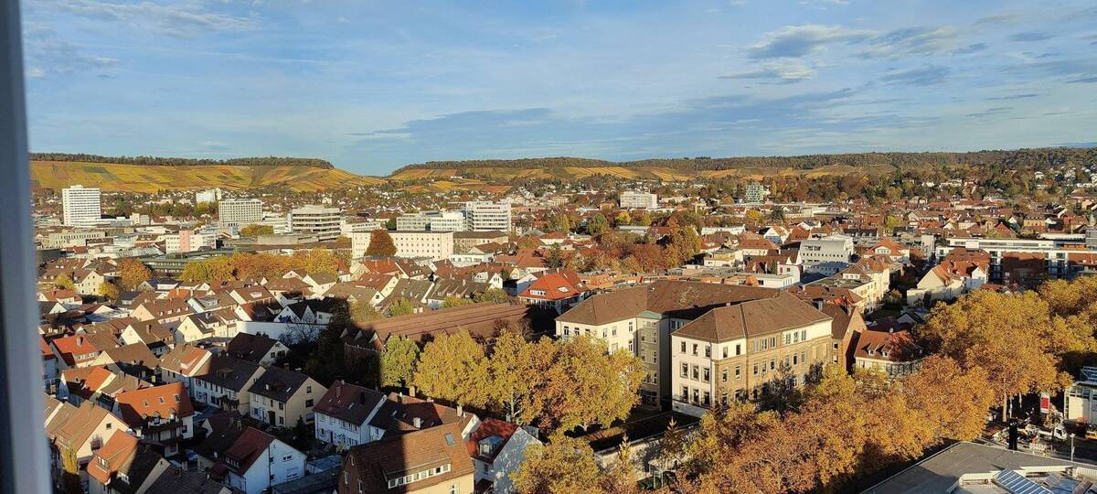 Zentrale und möblierte 1-Zimmer-Wohnung mit traumhafter Aussicht – 74074 Heilbronn – Bild 1 von 9