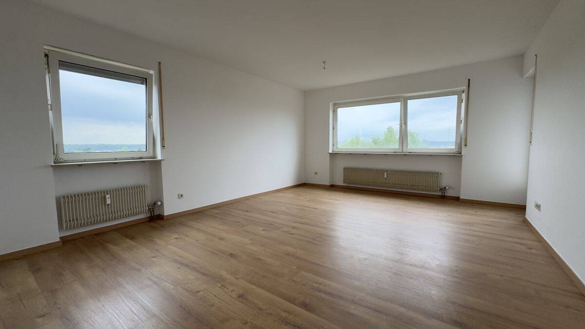 (Anfragen nur per eMail) -Ruhige und gepflegte Drei-Zimmer-Küche-Bad Wohnung in Darmstadt-Wixhausen – 64291 Darmstadt – Bild 1 von 9