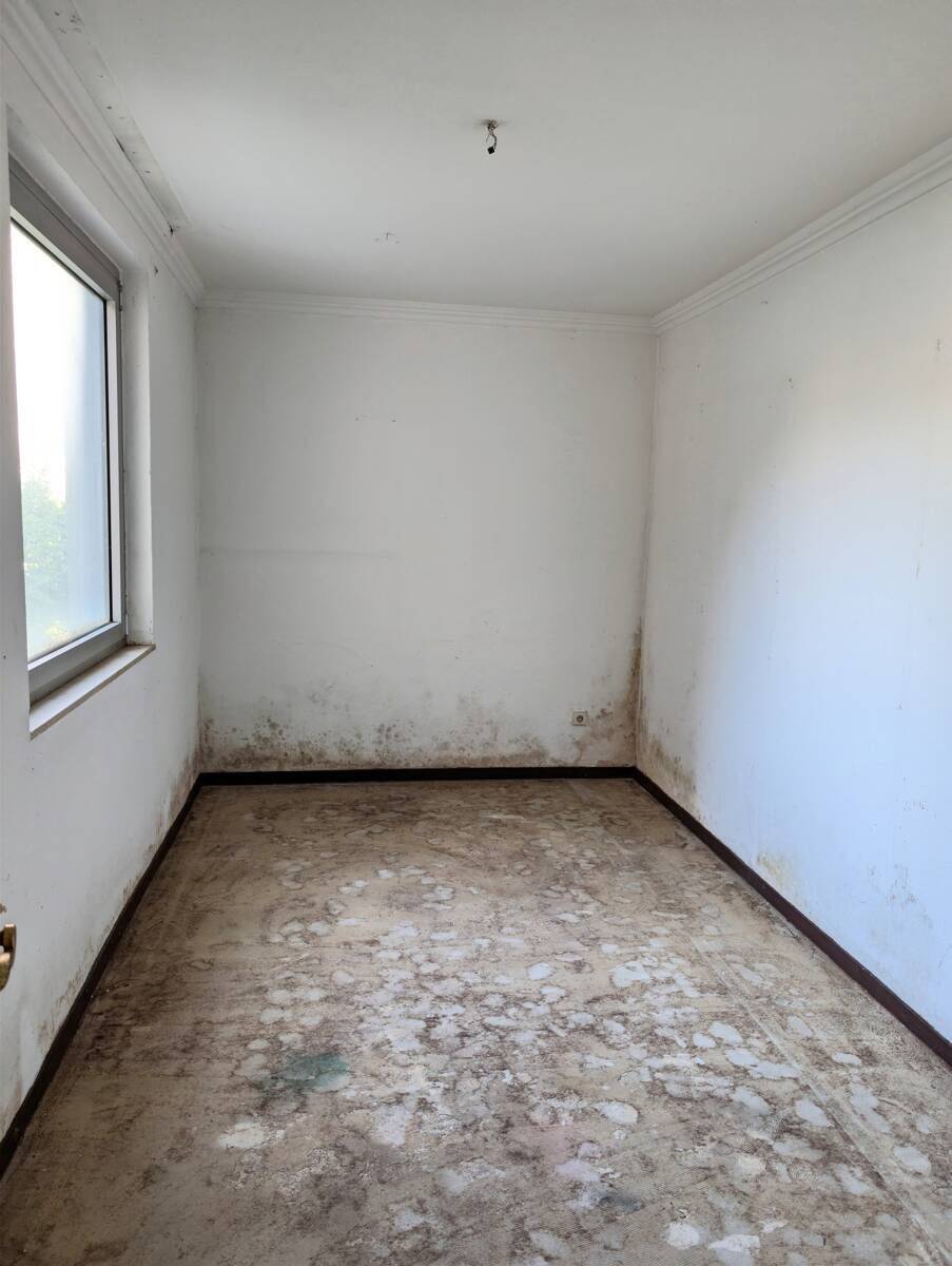 Freie Erdgeschosswohnung mit Balkon in Pempelfort ! Sanierungsprojekt für Handwerker & Investoren – Düsseldorf – Vorschaubild 4