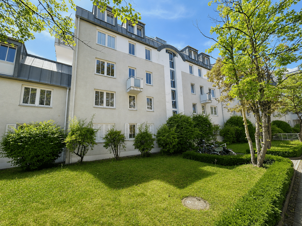 Attraktive und gut geschnittene 3-Zimmer-Wohnung mit 2 Balkonen in München-Sendling-Westpark – 80686 München – Bild 1 von 9