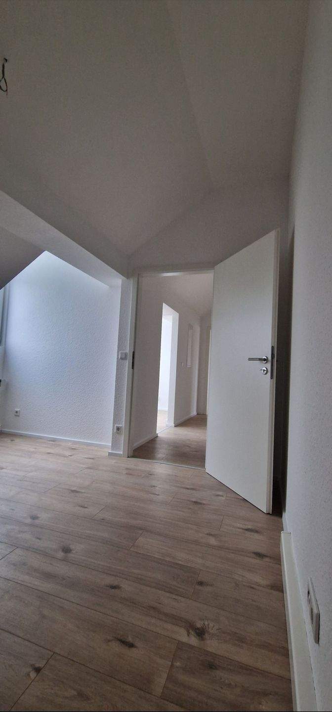 Erstbezug nach Sanierung, 2 1/2 Zimmer Dachgeschosswohnung in der City in gepflegtem Objekt – Bottrop – Vorschaubild 5