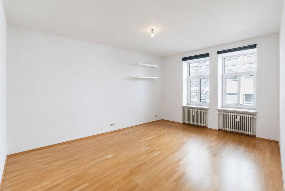 AIGNER - Zwischen Viktualienmarkt und Isartor: 3-Zimmer-Altbauwohnung in Toplage – 80331 München – Bild 1 von 7