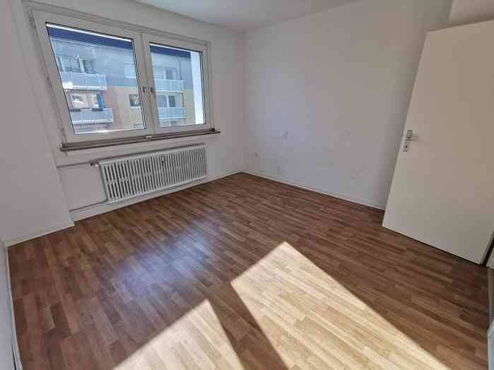 Top 3-Zi.-Whg. mit Balkon in modernisiertem Mietshaus – Gelsenkirchen – Vorschaubild 3