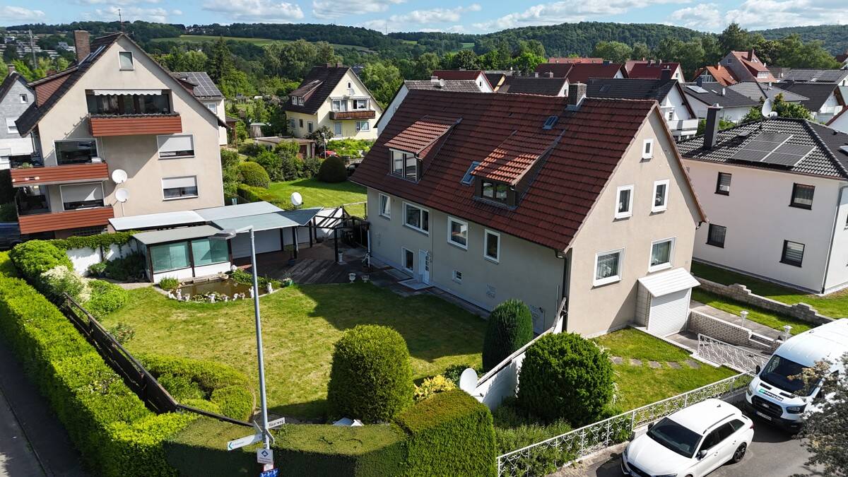 Vielseitiges Zweifamilienhaus mit zusätzlichem Baugrundstück – Niestetal – Bild 1 von 9