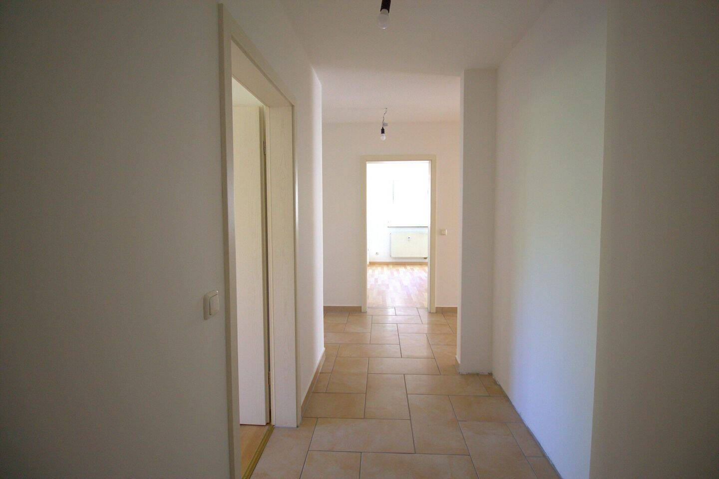 Ruhig, hell, zentral - Ihre neue 4-Zimmer-Oase & Top-Lage mit Wohlfühlfaktor – Nürnberg – Vorschaubild 4