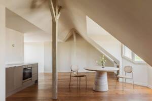 Stilvoll renovierte Dachgeschoss-Maisonette mit sonniger Dachterrasse