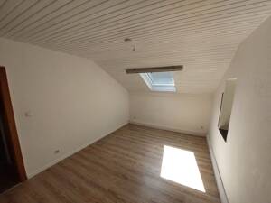 Schöne, neue renovierte Dachgeschosswohnung in der Nähe von Gerolstein zu vermieten – 54574 Birresborn – Vorschaubild 9