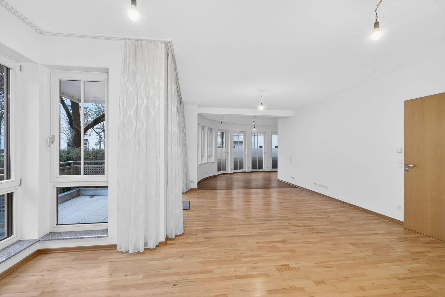 Sofortbezug Lauenburger Platz I 5-Zi.-Wohnung mit TOP Ausstattung I Sauna I Balkon u. Garten I TG – Berlin – Vorschaubild 4
