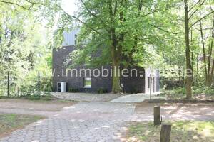 Stilvolle Kapitalanlage: Energieeffizientes Architektenhaus mit 3 großen Wohneinheiten und zukunftssicherer Ausstattung (Wärmepumpe) / KFW-70 Neubau