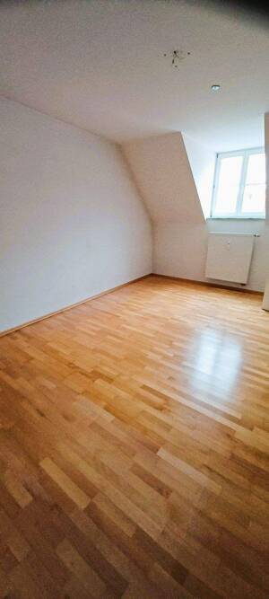 Ruhige, sonnige 2 Zim.DG Wohnung mit EBK! Ohne Balkon! – 93059 Regensburg – Vorschaubild 4