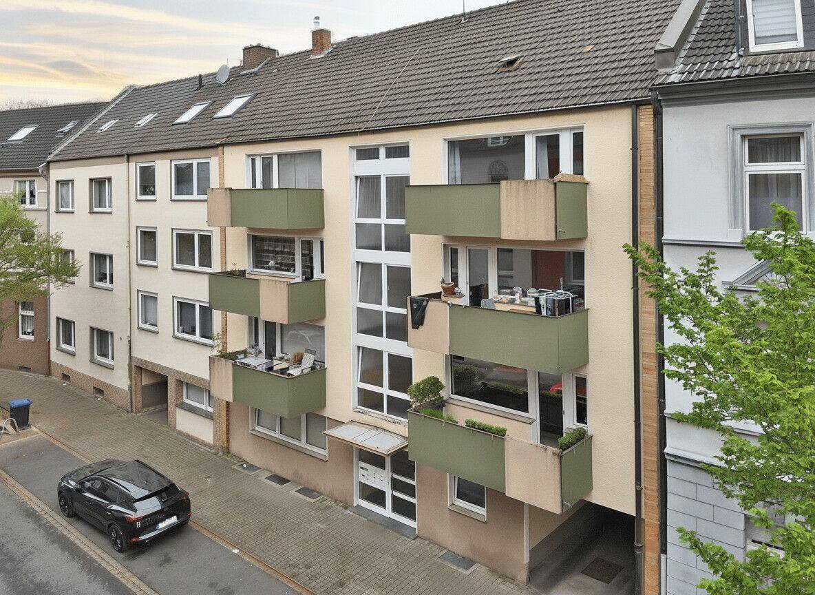 Gepflegtes Mehrfamilienhaus mit acht Wohneinheiten und fünf Garagen in Gelsenkirchen-Resse – Gelsenkirchen – Vorschaubild 3