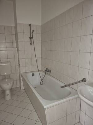Charmante Zweiraumwohnung mit Balkon ! – 8451 Crimmitschau – Vorschaubild 6
