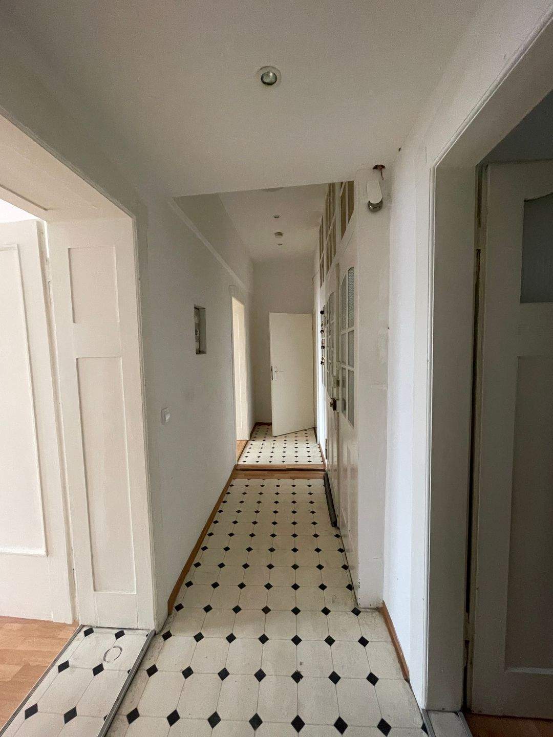 WOHNENE IN BESTLAGE 3-Zimmer-Wohnung im 2. OG – Nürnberg – Vorschaubild 4