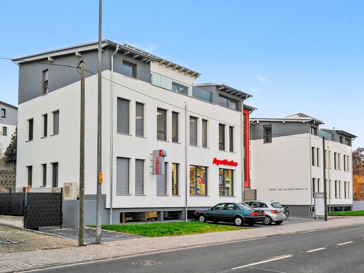 Etabliertes Ärzte- und Geschäftshaus mit Zusatzpotenzial durch Penthouse-Flächen in Mainz – 55130 Mainz – Bild 1 von 9