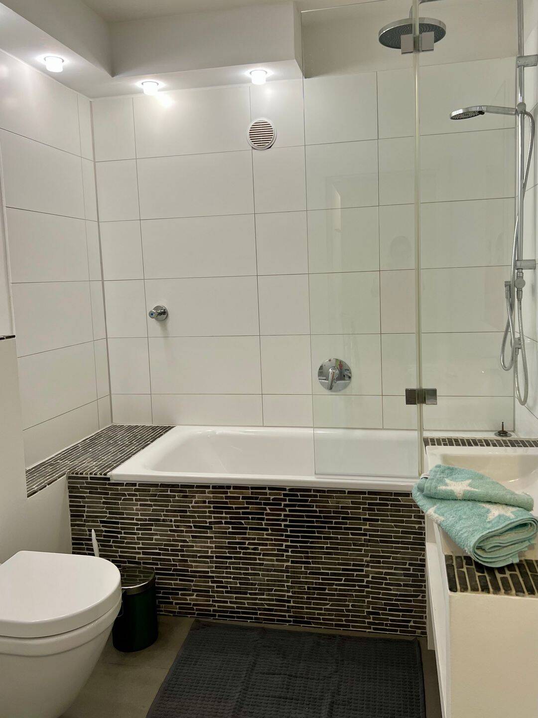 (vorerst befristeter Mietvertrag!).möbelierte 3,5 bzw. 4 Zim. Gartenwohnung in Unterbach direkte Seenähe – Düsseldorf – Vorschaubild 8