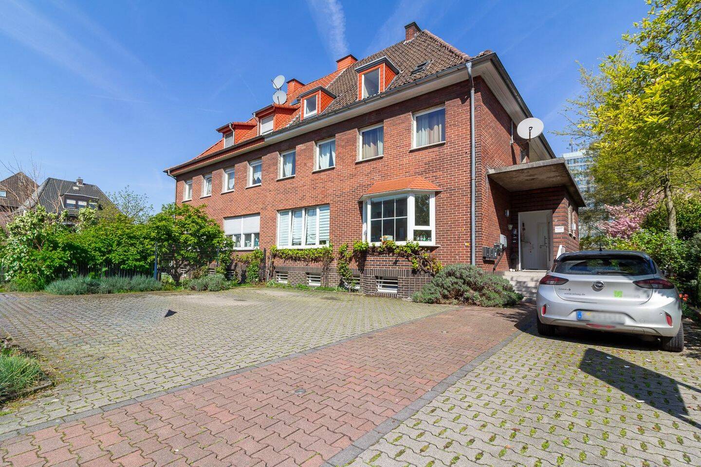 KÄUFERPROVISIONSFREI: Wohn- & Geschäftshaus am Ahsepark - kernsaniert, zentral und flexibel nutzbar