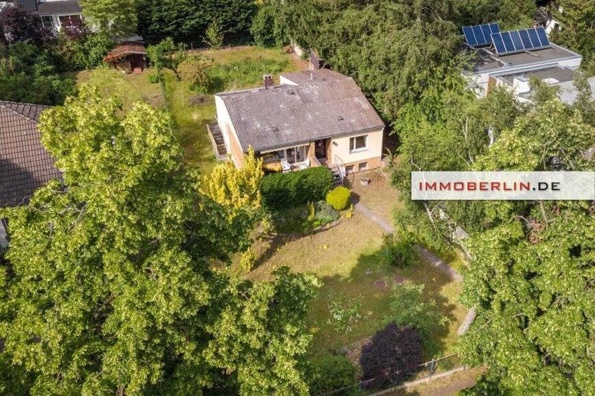 IMMOBERLIN.DE - Reizvoller Bungalow mit Potenzial in Premiumlage beim Tegeler Fließ – 13467 Berlin – Bild 1 von 9