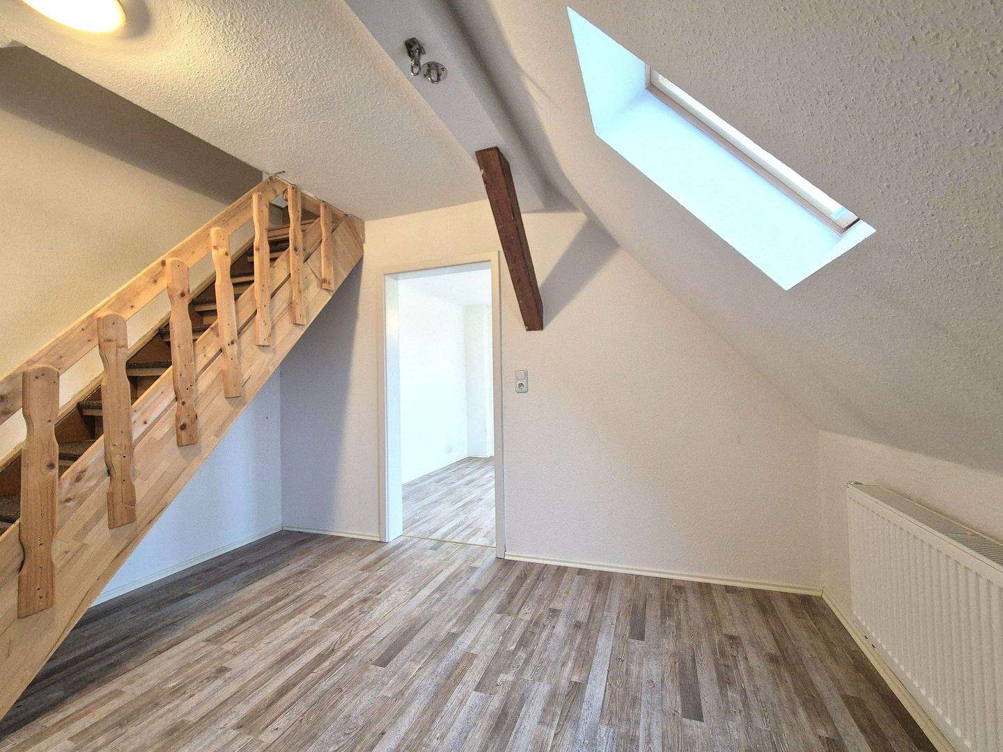 Flexibles Wohnkonzept - Zwei Wohneinheiten und ausbaufähiger Scheune - Eigennutz oder Kapitalanlage – Mundelsheim – Vorschaubild 2