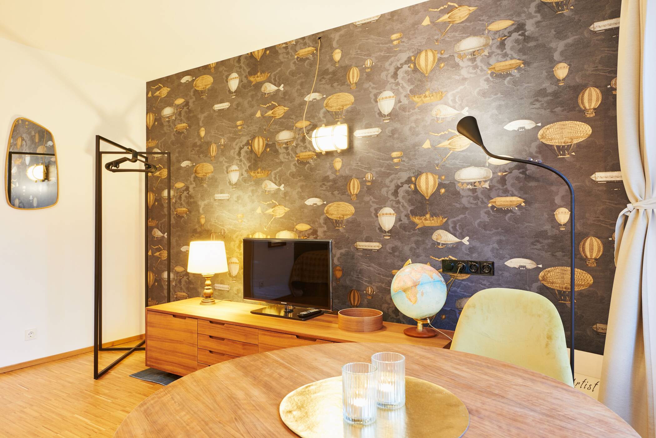 Schönes und zentrales Apartment mit charmanter Aussicht in Düsseldorf – Düsseldorf – Vorschaubild 3
