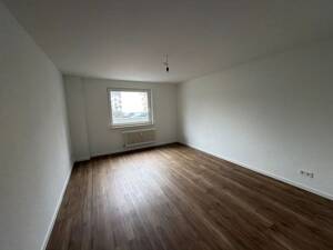 Erdgeschoss 1-Zimmerwohnung mit separater Küche - 69005 – 51109 Köln – Vorschaubild 1