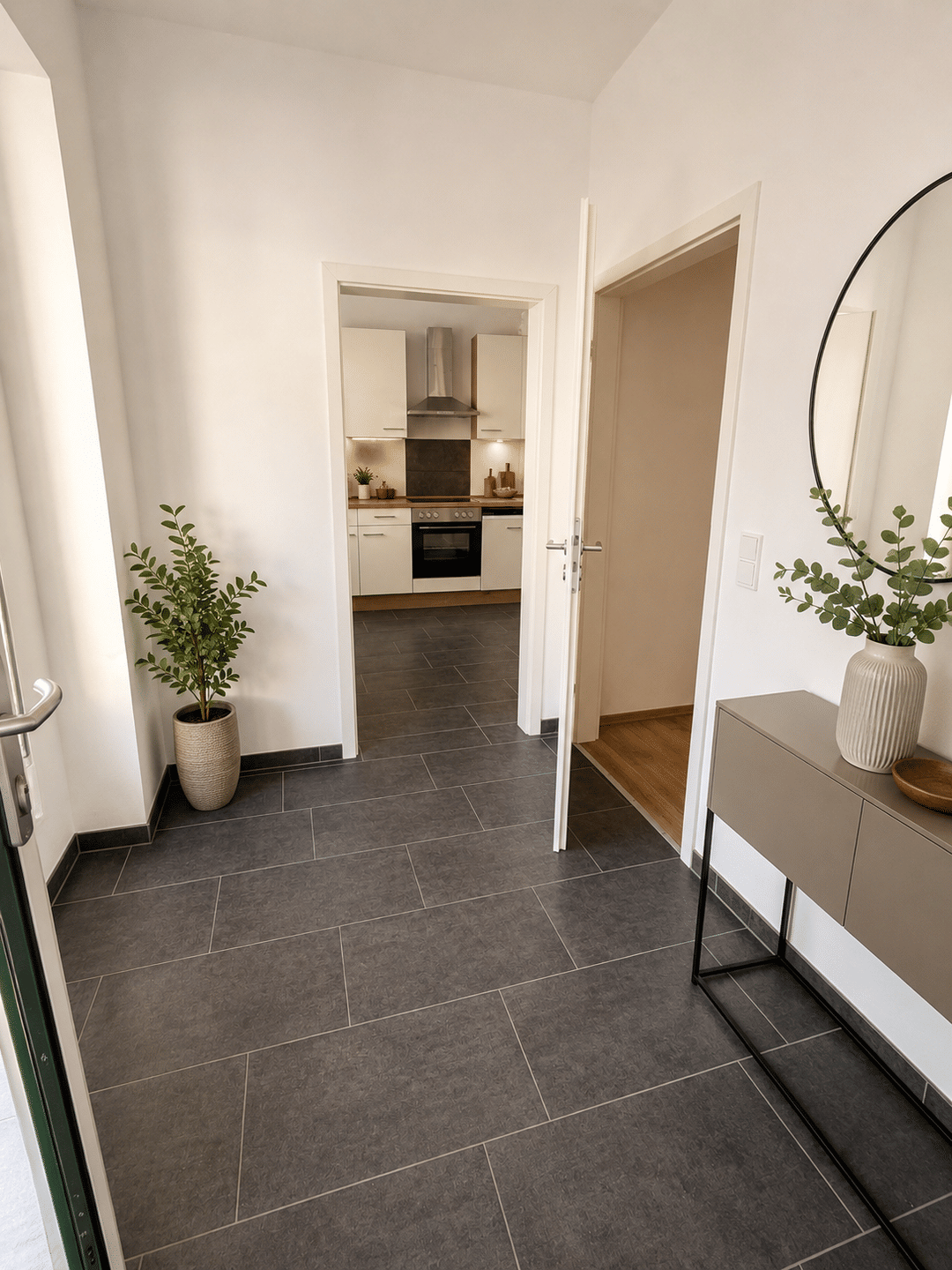 Frisch renovierte 3-Zimmerwohnung im Erdgeschoss mit Einbauküche / Gäste-WC / ohne Terrasse – Kordel – Vorschaubild 3