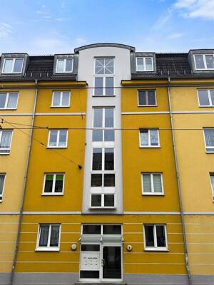 Vermietete Erdgeschosswohnung mit Terrasse und Stellplatz