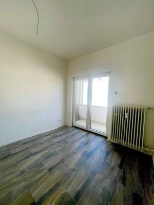 Mitten drin statt nur dabei – renovierte 2-Zimmer-Wohnung mit Balkon und Aufzug in Saarbrückens Innenstadt – 66111 Saarbrücken – Vorschaubild 5