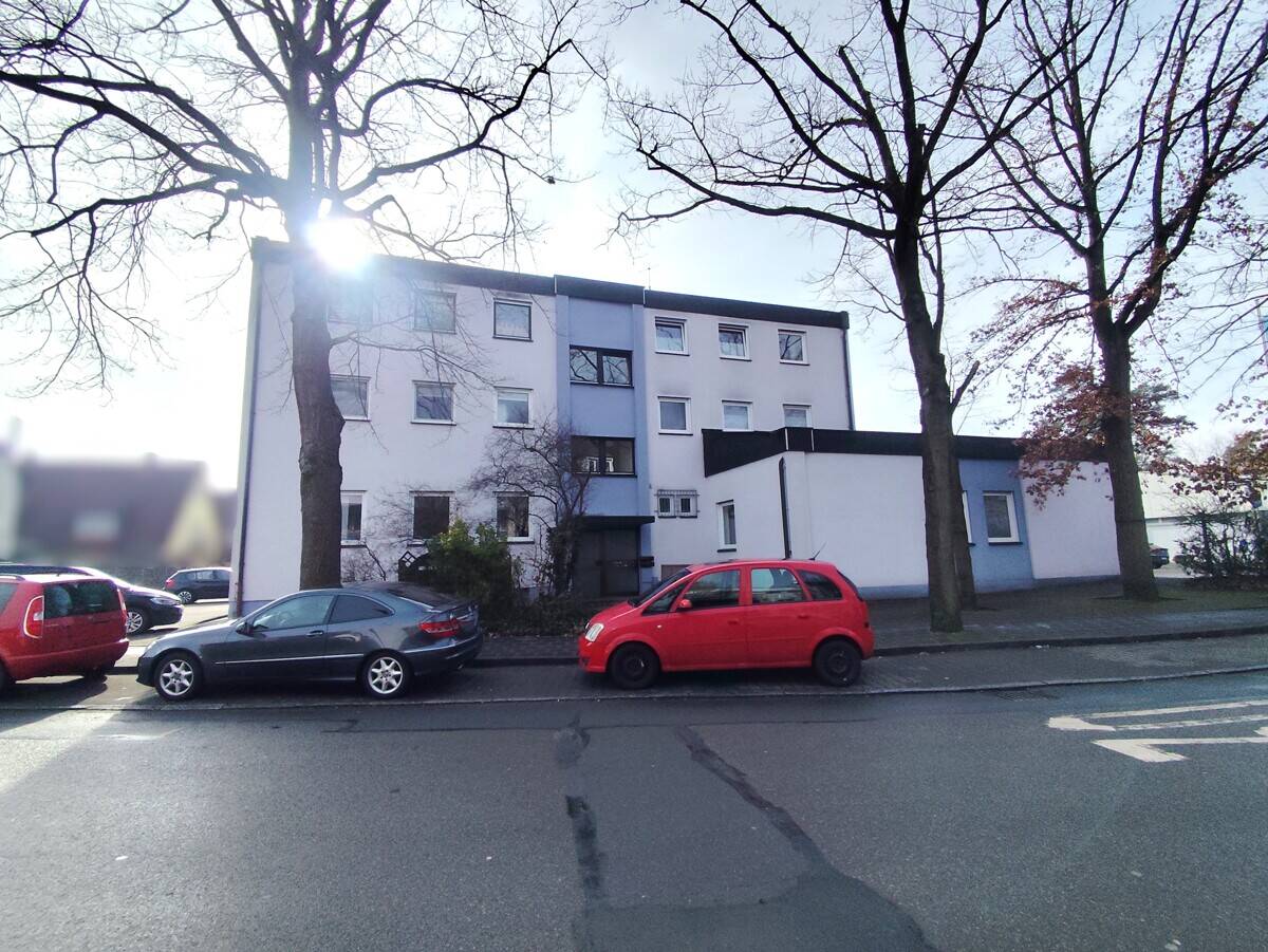 4-Familienhaus und Bankgebäude, aufgeteilt nach WEG, Garagen, Stellplätze,... – Nürnberg – Vorschaubild 4