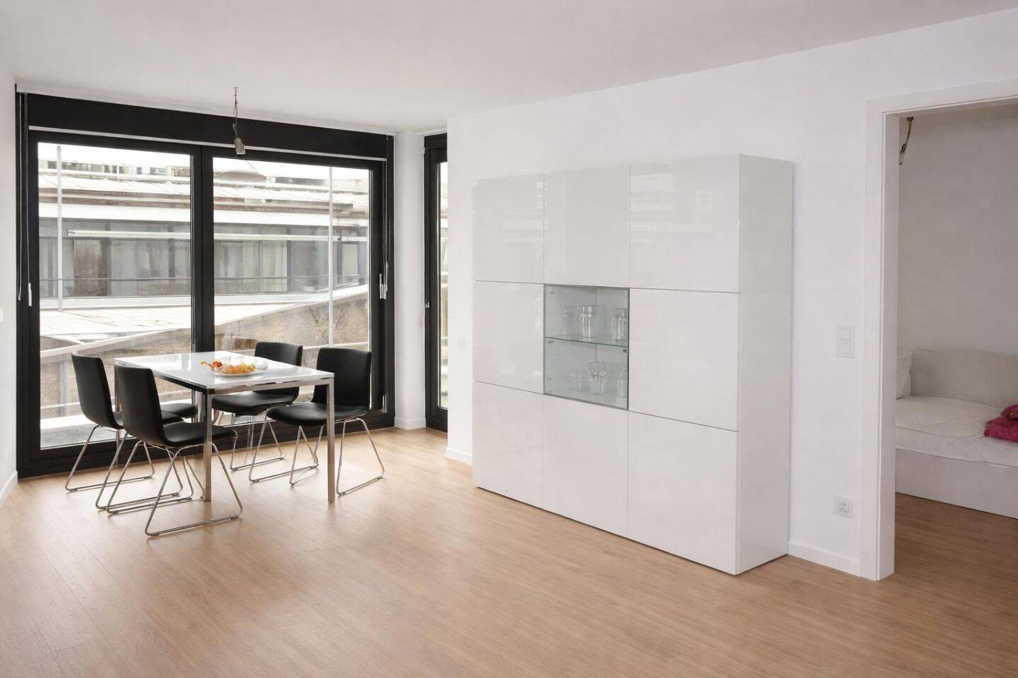 Metropolitan Living in Bestlage:Vermietete 2,5-Zi.-Boardinghouse-ETW nahe Hauptbahnhof-Europaviertel – Stuttgart – Vorschaubild 6
