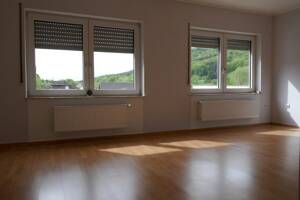 4-Zimmer-Wohnung im 1. OG mit ca. 100m² Wfl.