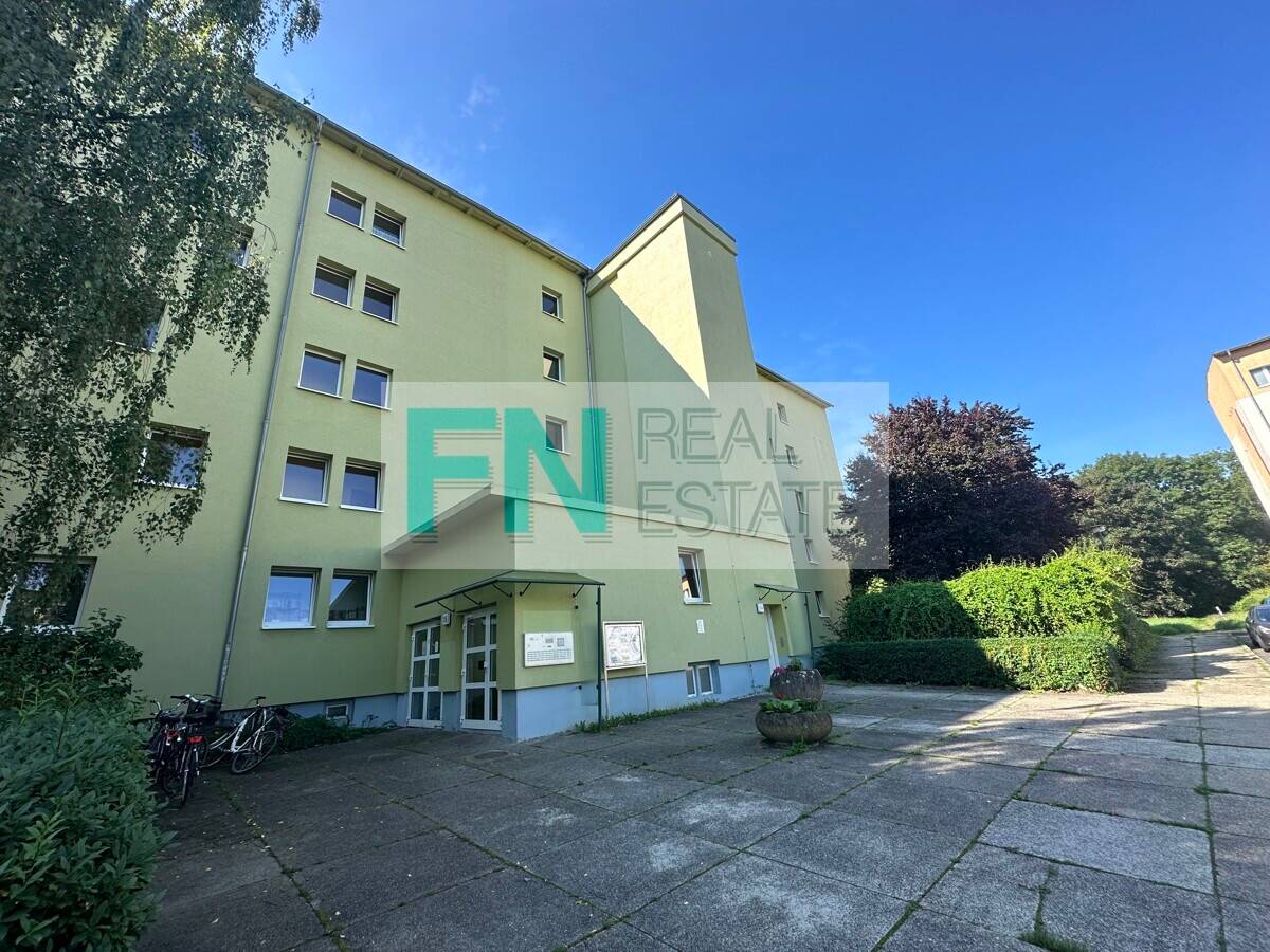 Komplett möblierte, sonnige 1RWE mit Balkon!