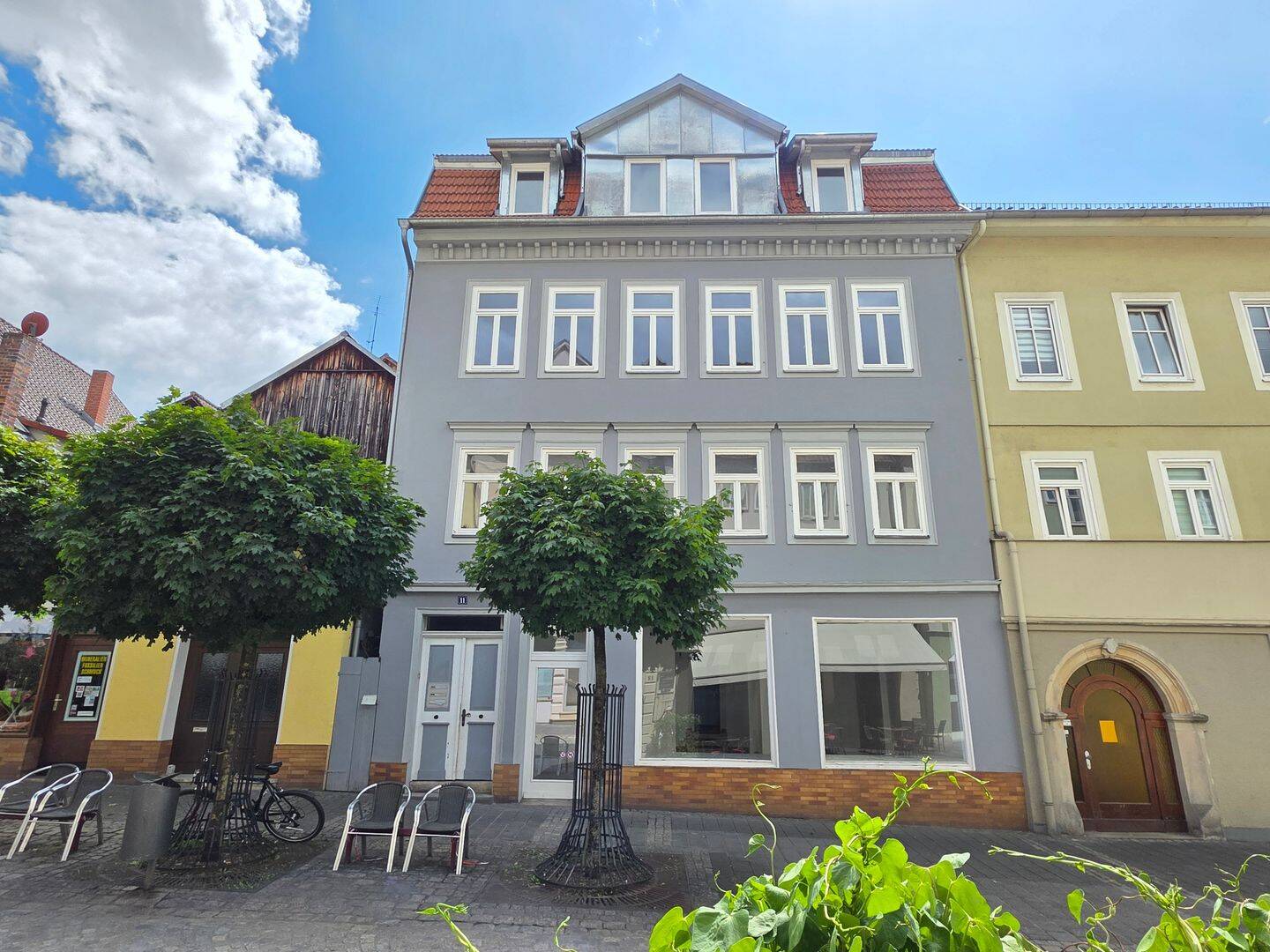 Charmantes Wohn- und Geschäftshaus in Top Stadtlage - modernisiert & mit Ausbaupotenzial! – Coburg – Bild 1 von 9
