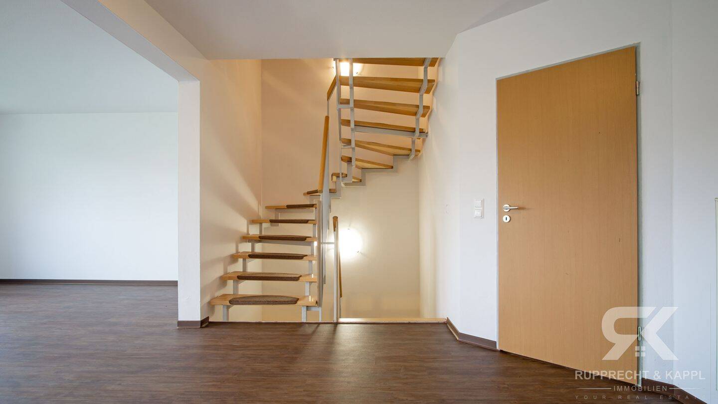 Moderne und renovierte Doppelhaushälfte mit 5 Schlafzimmern, Garage und 2 Bäder in Vilseck – Vilseck – Vorschaubild 9
