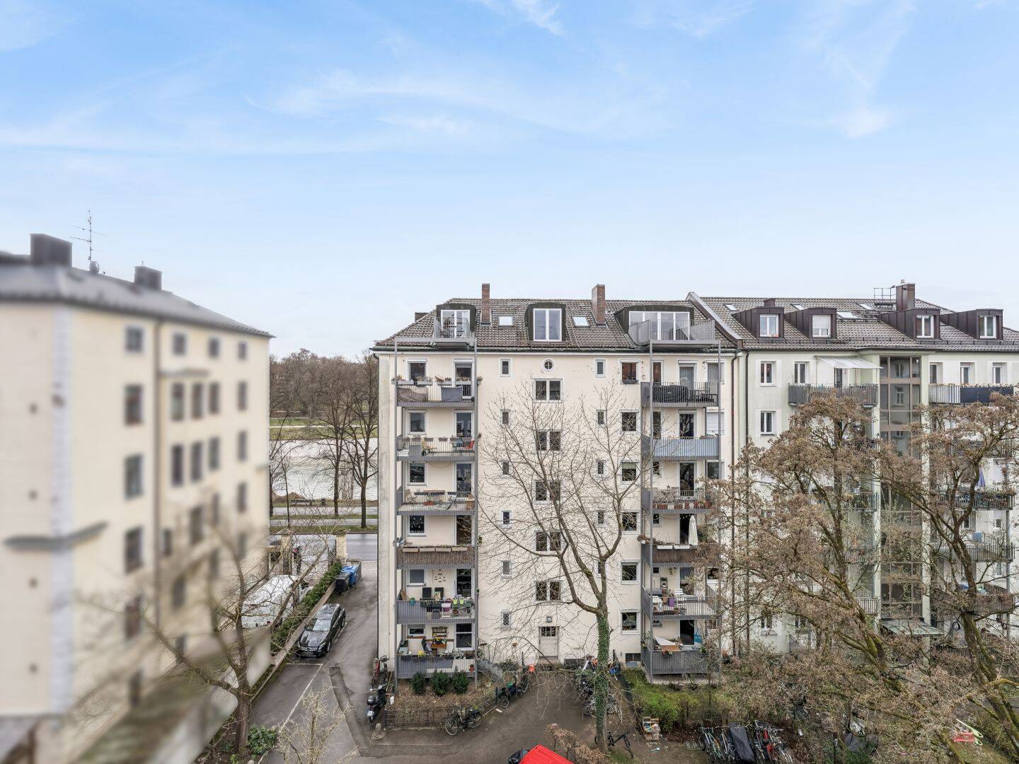Top Lage mit Aussicht auf die Isar! 2-Zimmer-Dachgeschosswohnung in einzigartiger Lage in München – München – Vorschaubild 3