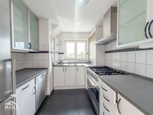 Helle Maisonette mit Dachbalkon, drei Schlafzimmern, zwei Bädern und Tiefgarage! – 70599 Stuttgart – Vorschaubild 7