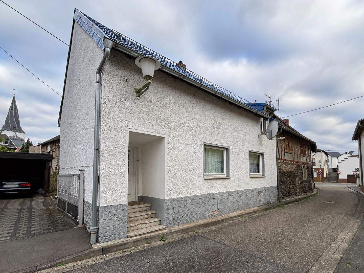 Sanierungsbedürftiges 2-Zimmer Einfamilienhaus – Neuwied – Bild 1 von 6