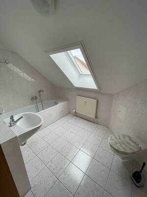 Große 2-Raum-Wohnung im Dachgeschoss mit Balkon und Tiefgaragenstellplatz Nähe Eisenach – 99848 Wutha-Farnroda – Vorschaubild 8
