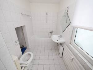 Attraktive 3,5 Zimmer-Etagenwohnung mit großem Tageslichtbad in zentraler Lage von Gelsenkirchen – 45879 Gelsenkirchen – Vorschaubild 6