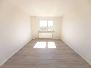 Eine 3 Raumwohnung mit Balkon wartet auf Familien oder eine 2-er WG – 1277 Dresden – Vorschaubild 5