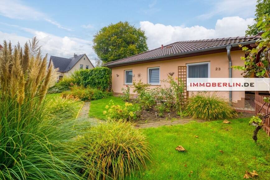 IMMOBERLIN.DE - Entzückender Bungalow mit Gartenidylle & Wintergarten im Berliner Speckgürtel – Blankenfelde-Mahlow – Vorschaubild 2