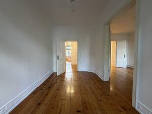 3,5-Zimmer-Altbauwohnung im Nordend mit Balkon, EBK und 3m hohen Decken – 60318 Frankfurt am Main – Vorschaubild 4